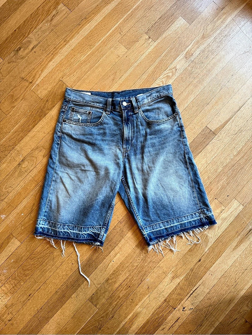 Zara Baggy Distressed Denim Jorts Size 32 Raw Hem Y2K